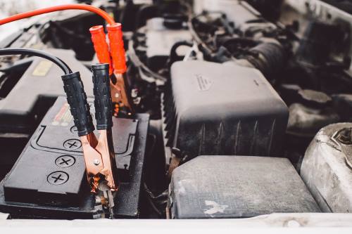 Come accendere l'auto con la batteria scarica?
